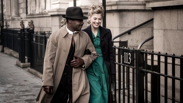 The film begins in the dreary streets of post-war suburbia. Seretse Khama, (David Oyelowo)  and Ruth Williams (Rosamund Pike) in <i>A United Kingdom</i>.