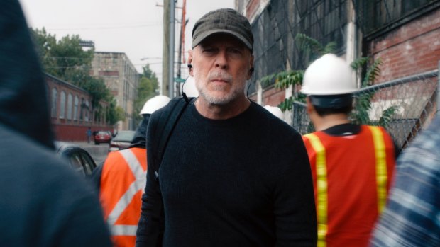  Bruce Willis is David Dunn, a security guard who comes to believe he has superhuman powers.