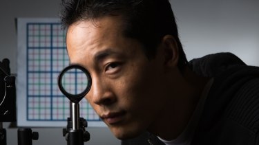 Doctoral student Joseph Choi demonstrates a multidirectional 'perfect paraxial’ cloak using 4 lenses.