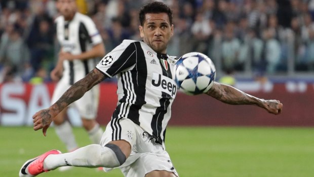 Dani Alves will move to PSG from Juventus.