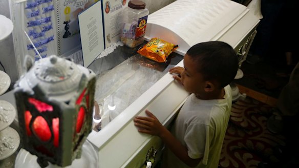 Jomari, a friend of Kian Loyd delos Santos, refuses to leave the wake.