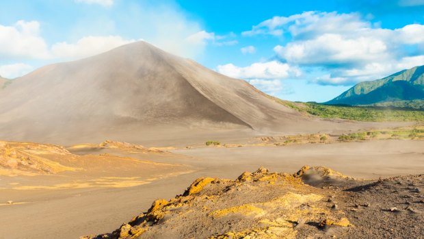 About 20,000 visitors arrive annually at Tanna, primarily to see Mount Yasur. 