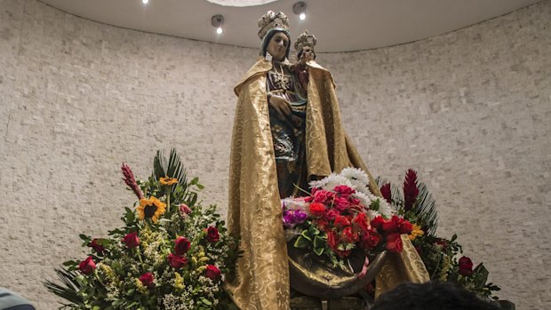 The statue of the Virgin Mary that remained undamaged after the earthquake that shook Montecristi, Ecuador.