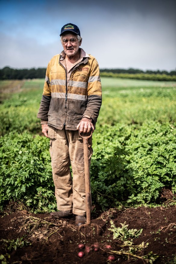 Potato grower John Dunn harvests Otway Reds for the Spud Sisters.