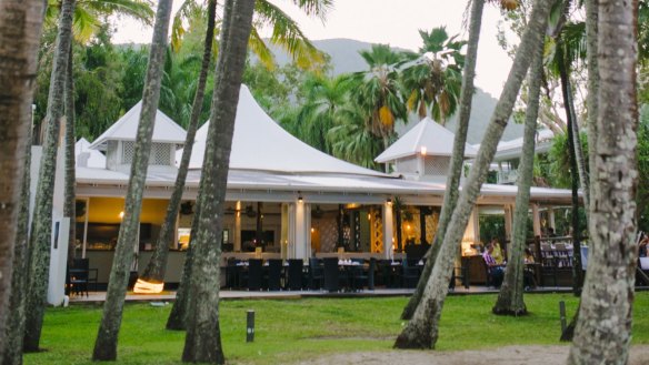 Beachside dining at NuNu restaurant in Palm Cove.