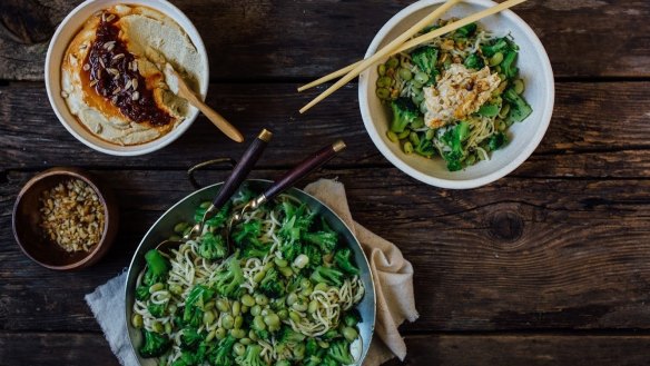 Noodle bowl with broccoli and pesto.