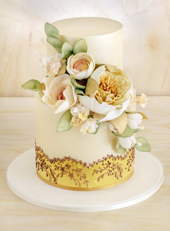  A white wedding cake doesn't have to look old-fashioned as this Faye Cahill Cake Design two-tier cake proves. 