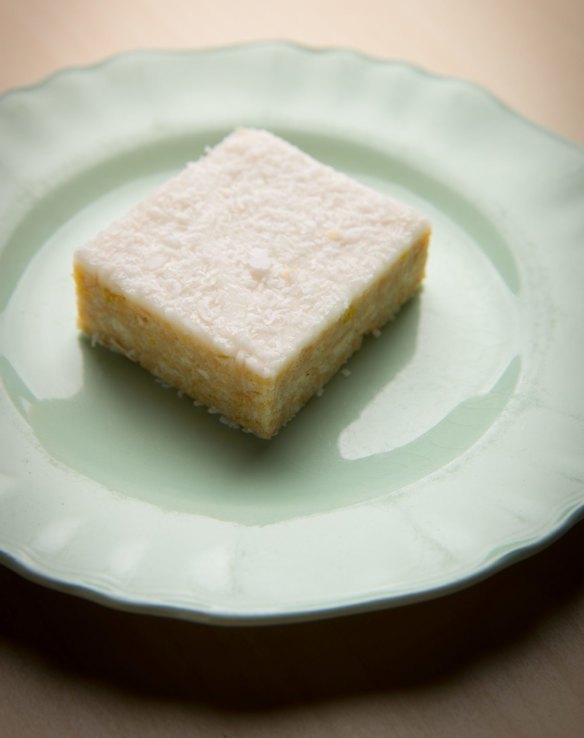 Classic lemon slice.