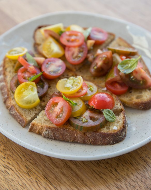 Simple country food - tomato bread. 