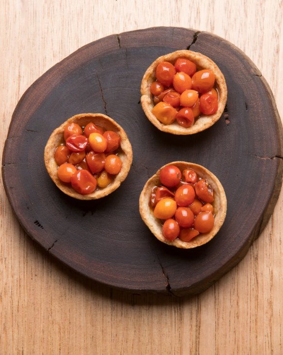 Dainty preserved tomato tarts.