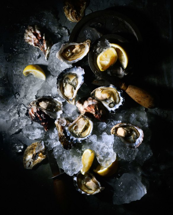 Learn how to shuck an
oyster.