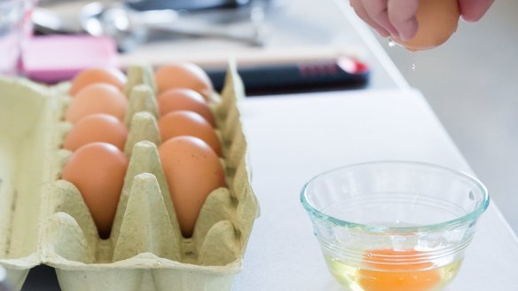 Anneka Manning's BakeClub sponge class to go with Megan Johnston's story about baking the perfect sponge cake