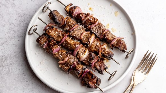 Succulent beef bites: Skewers made with a simple, tangy keto-friendly marinade.