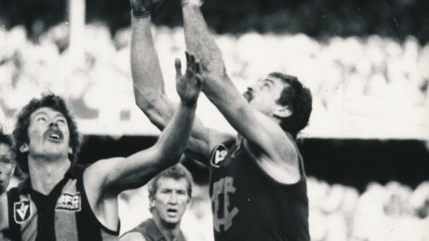 Bernie Quinlan marks over Hawthorn's Chris Mew to set up yet another goal for Fitzroy.