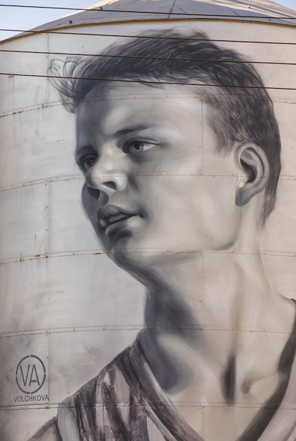 Silo art by Julia Volchkova.
