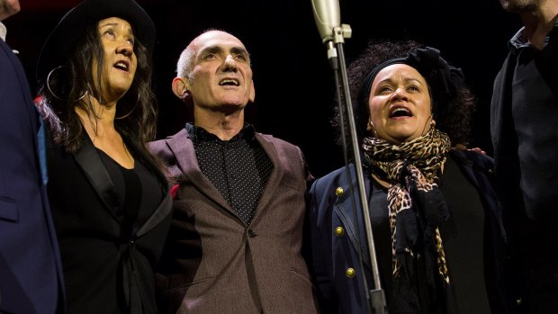 Paul Kelly (centre) with the Bull sisters, whom he met via Archie Roach.