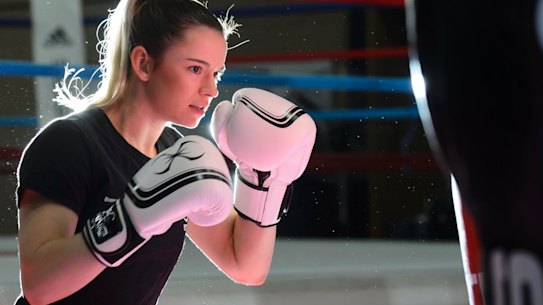 Boxer Anja Stridsman ruptures ACL, has dead person's Achilles tendon in ...