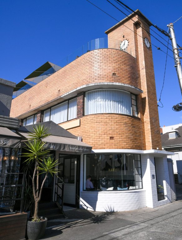 Harvie bar is atop a classic art deco building. 