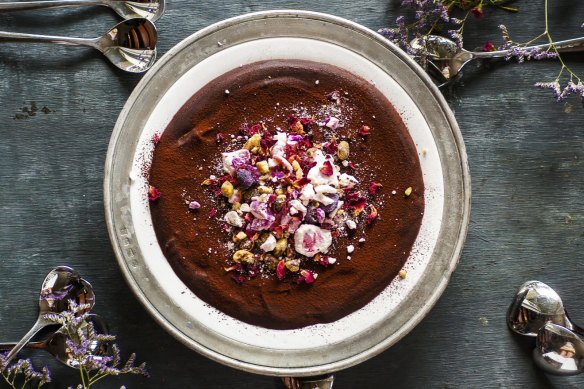 Dive into this chocolate and nougat truffle bowl.