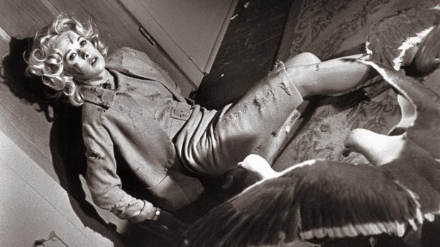 Tippi Hedren suffered from exhaustion after five days of filming an attack scene with live birds for Hitchcock's 'The Birds'. 
