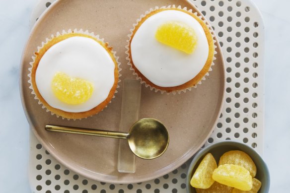 Lemon yoghurt cupcakes.