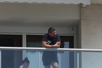 Alleged fraudster Bill Papas has told his lawyer he intends to return to Australia but needs more money for living expenses and to book a flight.