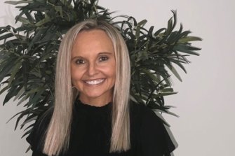 Sherralee Fisher, 40, meninggalkan karir di bidang keuangan untuk menjadi guru dan sedang dipercepat untuk mengambil peran kepemimpinan di sekolah umum NSW.  Dia adalah salah satu dari 50 orang yang dipilih untuk menjadi bagian dari program FASTstream Departemen Pendidikan NSW yang dimulai tahun depan.