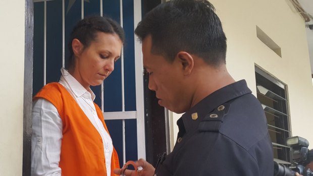 Byron Bay woman Sara Connor is handcuffed for the transfer from her holding cell to the Denpasar District Court.