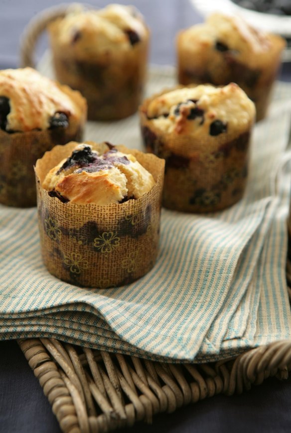Make your own muffins as lunchbox snacks.