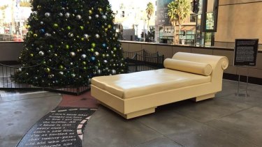 Harmless Daybed Or Casting Couch Hollywood Sculpture Removed
