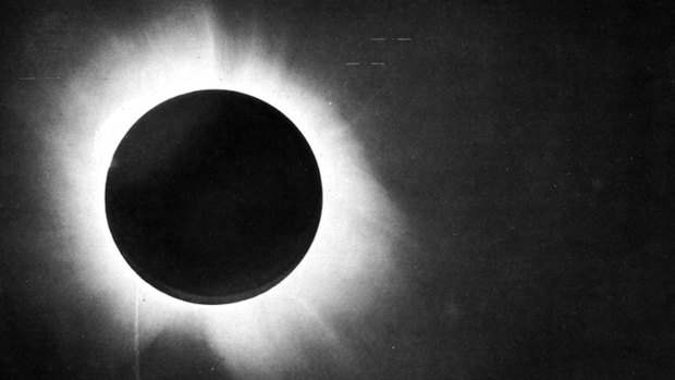 A view of the 1919 solar eclipse, observed in Sobral, Brazil. Arthur Eddington set out to verify Einstein’s prediction that gravity could affect the course of starlight. 