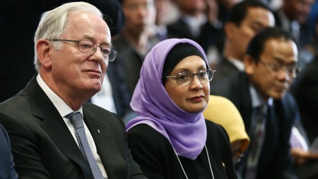 Former trade minister Andrew Robb sits next to the Indonesian embassy's deputy chief of mission, Kusuma Habir, at the Indonesia Business Summit in Canberra last year. 