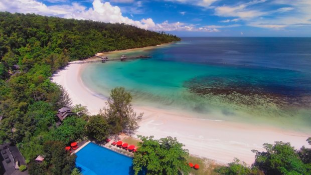 The resort is nestled in a rainforest setting beside the white sandy beach of Polish Bay on Gaya Island.  