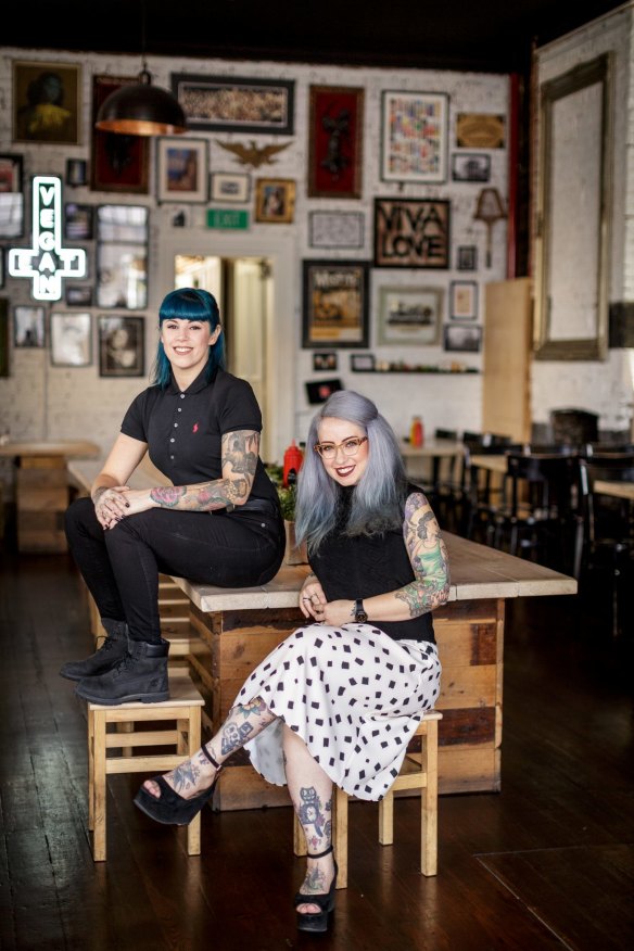 Mo Wyse and Shannon Martinez of Smith & Daughters learnt how to get nifty. 