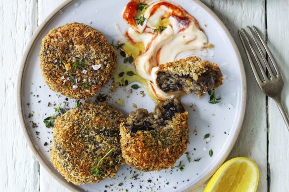 Serve these mushroom risotto cakes with chilli sauce, aioli and salad greens.