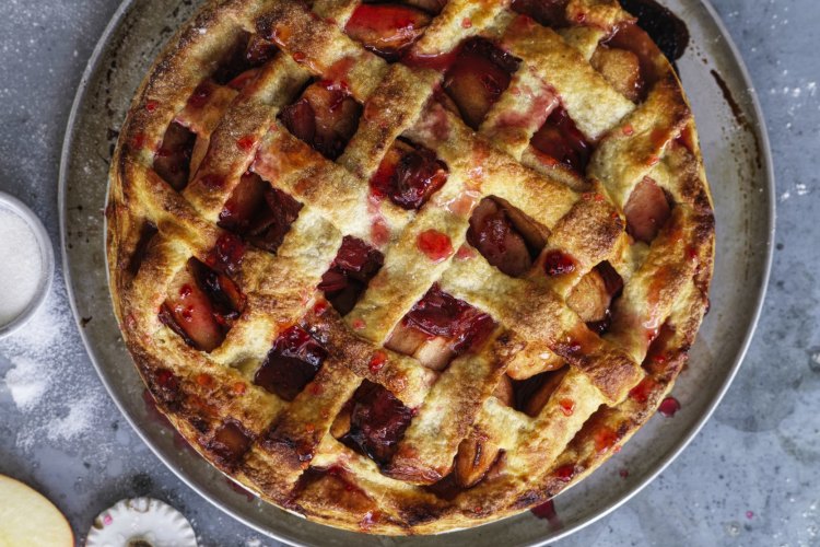 Dan Lepard's apple and rhubarb pie