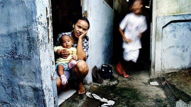 A mother and child in Jakarta in 2002, the year of the Indonesian default.