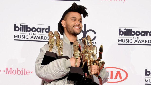 Canadian singer The Weeknd won eight gongs at the 2016 Billboard Music Awards, a new record for any male recording artist.