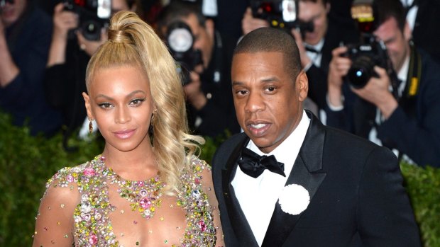 Beyonce and Jay-Z posed in an elevator, inviting the paparazzi to get the perfect shot. 
