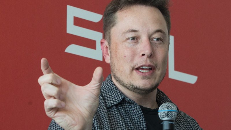 Elon Musk Outlines Plans To Put Humans On Mars