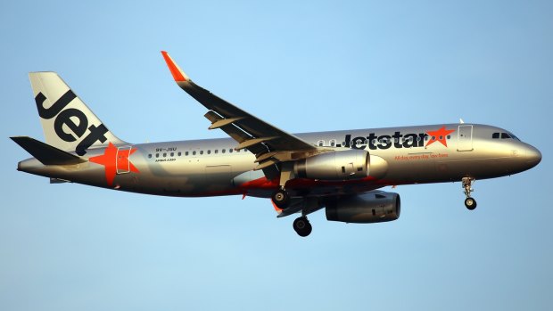 The report praised the efforts of the Jetstar crew aboard the Airbus A320, similar to the plane pictured.