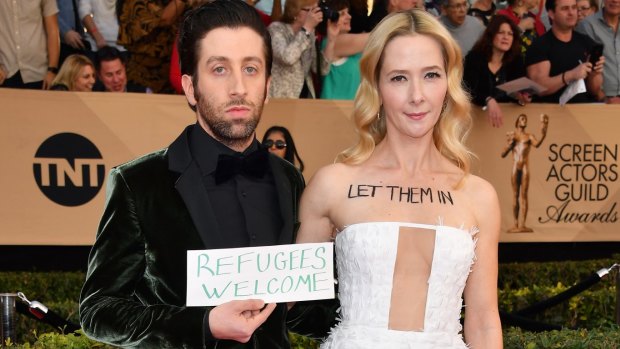 The only star to use the opportunity to wear their heart on their sleeve about the injustice of Trump's Muslim ban was The Big Bang Theory's Simon Helberg and his wife Jocelyn Towne.