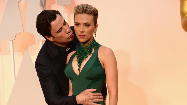 John Travolta and Scarlett Johansson's awkward picture on the Oscars 2015 red carpet.