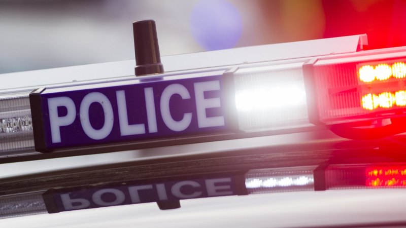 Man Hits Head After Falling Off Moving Car S Bonnet