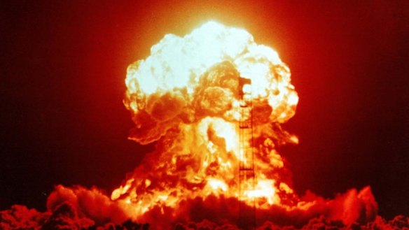 Ex-US senator has attacked Donald Trump for his position on nuclear weapons.