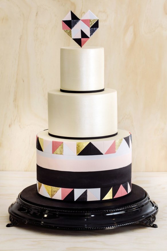  A striking and graphic creation from Faye Cahill Cake Design. 