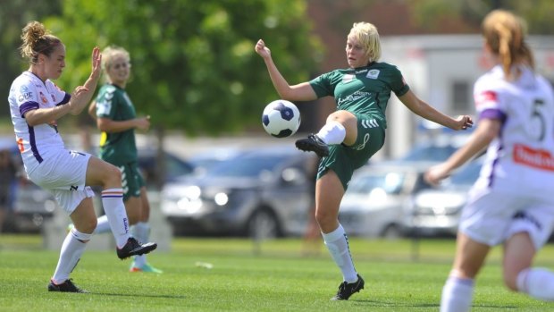 Canberra United veteran Catherine Brown has choosen W-League over AFWL in the wake of a new pay deal.