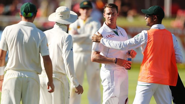Dale Steyn (2nd R), argues with Michael Clarke and James Pattinson on the fifth day of the Third Test between South Africa and Australia in Cape Town.