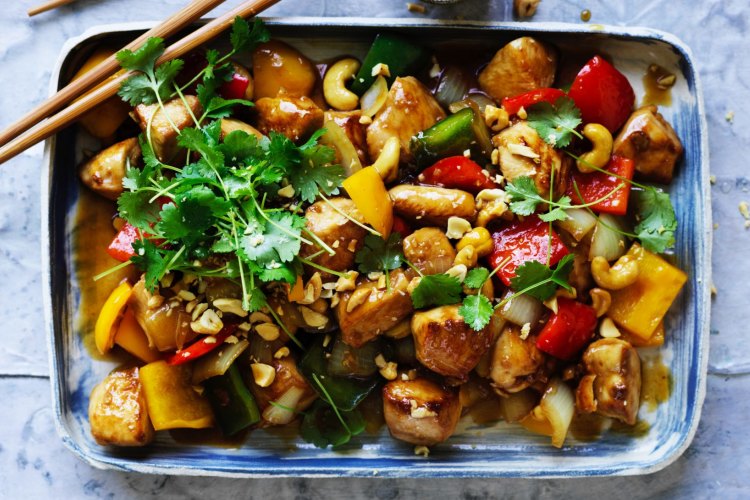 Chicken with cashew nuts.