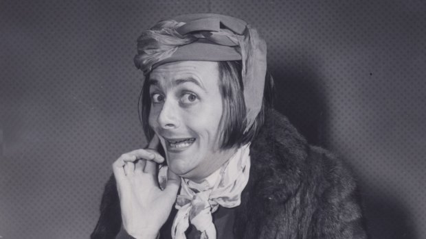 Barry Humphries performing as Edna Everage in 1959.